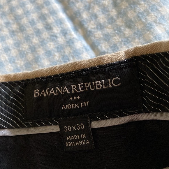 Banana Republic Khakis Size 30 x 30 - Picture 2 of 3